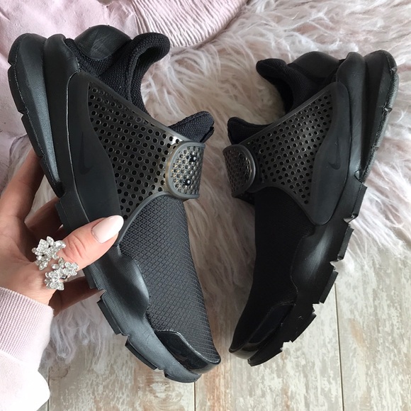 sock dart triple black